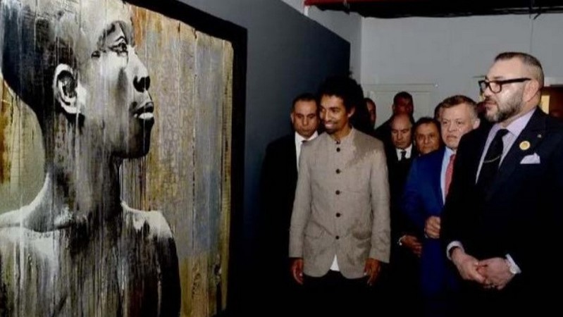 König Mohammed VI. beim Besuch einer Vernissage