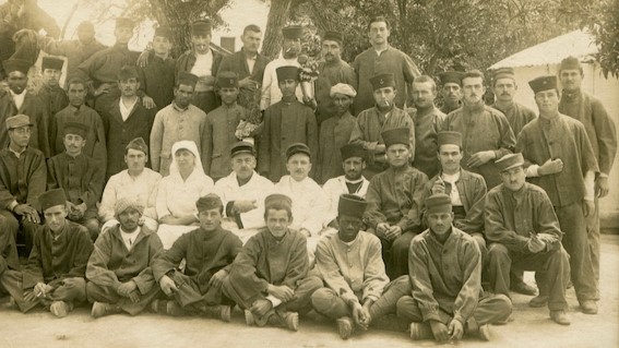 Auvert Krankenhaus, das Personal um 1920, historiesches Foto: Fes-Mediathek für Architektur und Kulturerbe