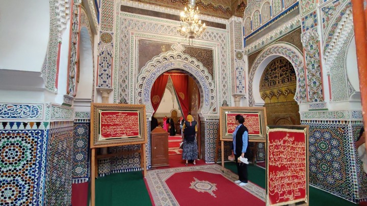 Das Mausoleum von Moulay Idris, der Gründer der Stadt Fès