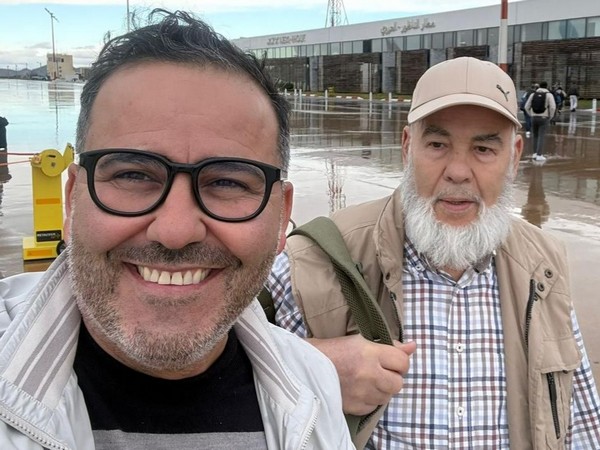 Mohammadi Akhabach mit seinem Vater: Ankuft in Nador