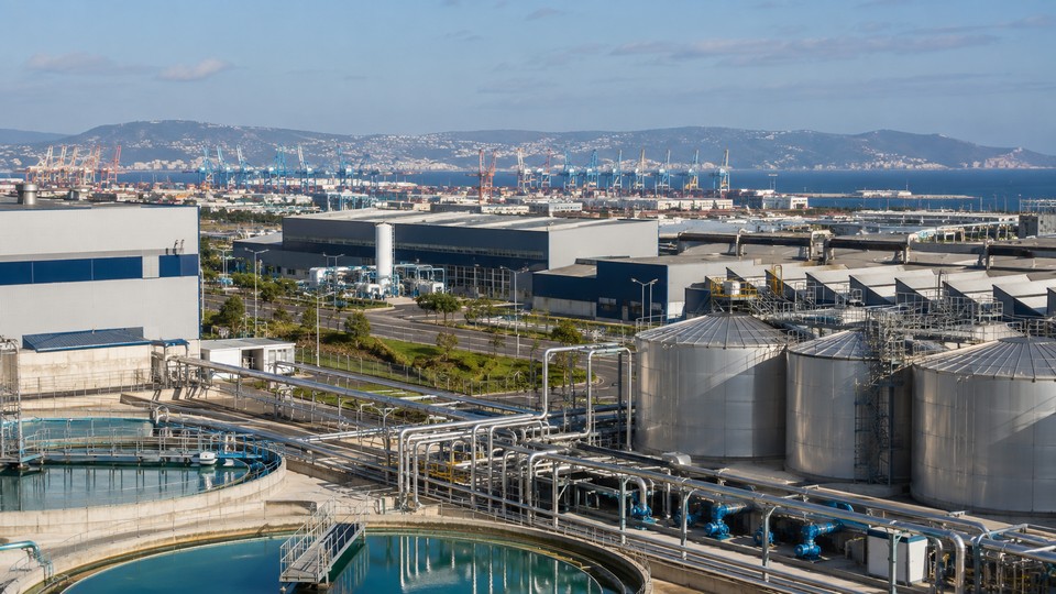 Industrieunternehmen entwickeln Projekte für die Kreislaufwirtschaft. Foto mit Hilfe der KI erstellt Industrieunternehmen entwickeln Projekte für die Kreislaufwirtschaft. Foto mit Hilfe der KI erstellt