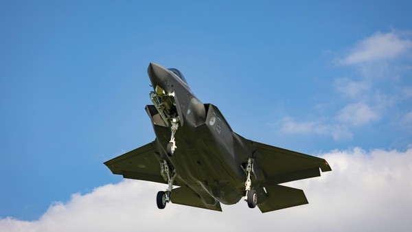 F-35, Foto: Berend Verheijen auf unsplash