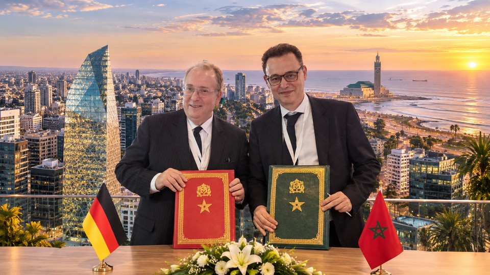 Abdelmounim El Eulj, Präsident der FENAGRI, Bernd Jablonowski, Executive Director der Messe Düsseldorf. Foto mit Hilfe von ChatGPT zusammengestellt