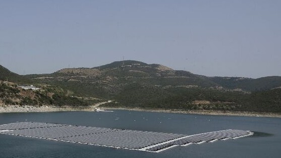 Schwimmende Solaranlage bei Tanger