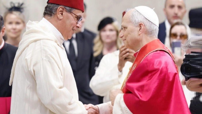 Akhannouch und Papst Leo XIV., Foto: barlamane.com Akhannouch und Papst Leo XIV., Foto: barlamane.com
