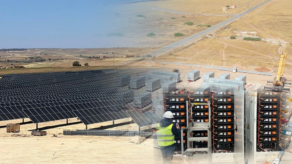Solarenergie und Batteriespeicherung bei OCP Green Energy in Benguerir. Fotos von OCP und mit Hilfe von ChatGPT zusammengestellt Solarenergie und Batteriespeicherung bei OCP Green Energy in Benguerir. Fotos von OCP und mit Hilfe von ChatGPT zusammengestellt