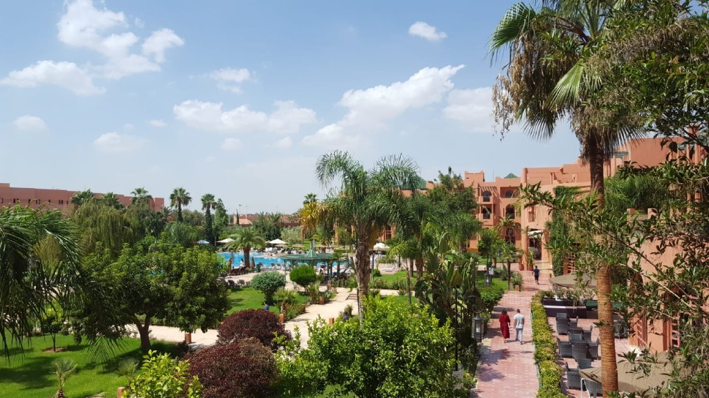 Marrakesch, Hotelanlage nahe der Altstadt. So laden viele wellness-Oasen zur Entspannung!