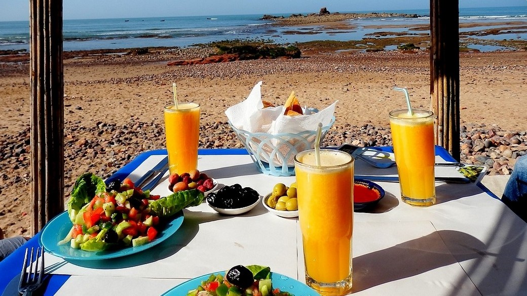 Agadir Gedeckter Tisch am Strand, Foto: marokko-erfahren.de