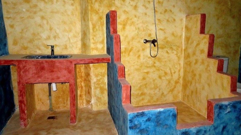 Selbst gestaltetes Badezimmer in der Wohnetage von Francois, Foto: marokko-erfahren.de