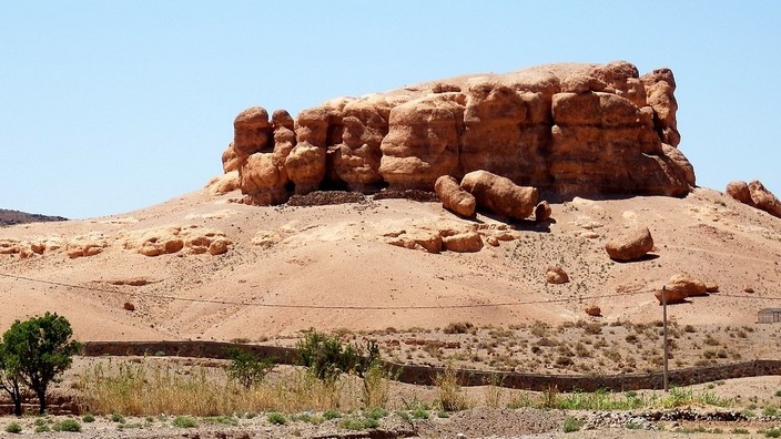 Reiseführer-Landkarte, Foto: Felsformation Nähe Tamazirte von marokko-erfahren.de