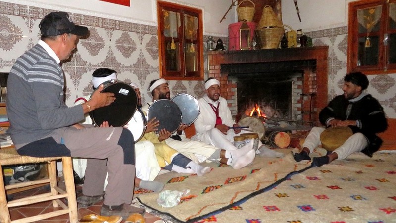 traditionelle Musik am Kamin, Foto von marokko-erfahren traditionelle Musik am Kamin, Foto von marokko-erfahren