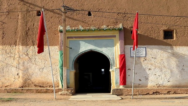Zaouïa Sidi Al Arabi Ben Abdellah l'Houari: geschmueckter Eingang zum Moussem, Foto: marokko-erfahren.de
